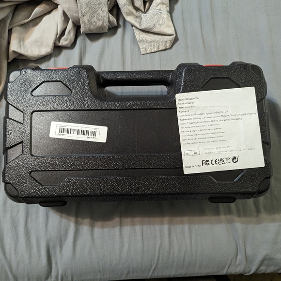 Battery powered mini chainsaw - Picture 2 of 8